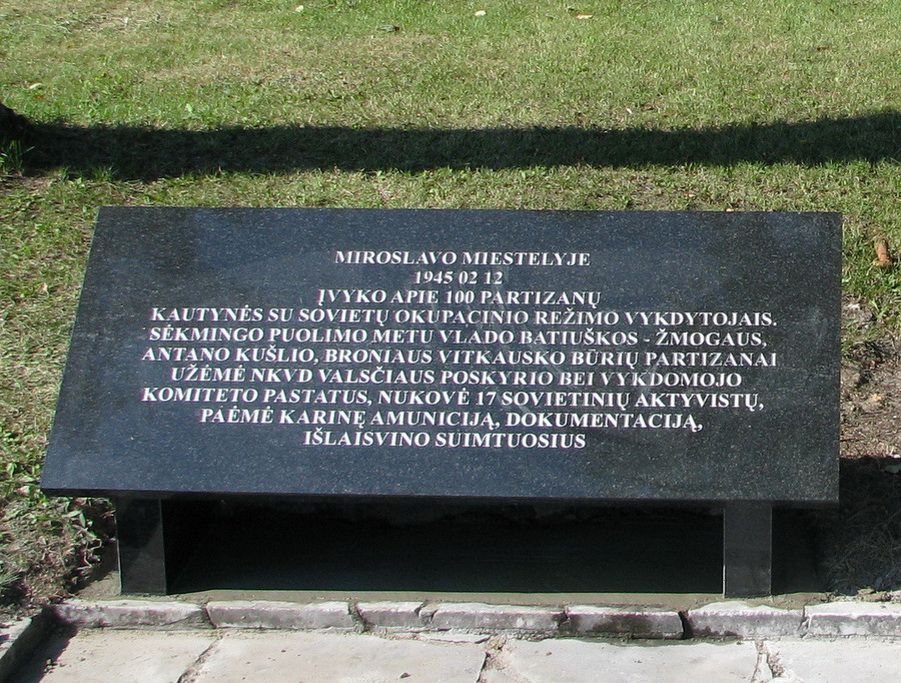 Istorinius įvykius Miroslave paaiškina atminimo lenta