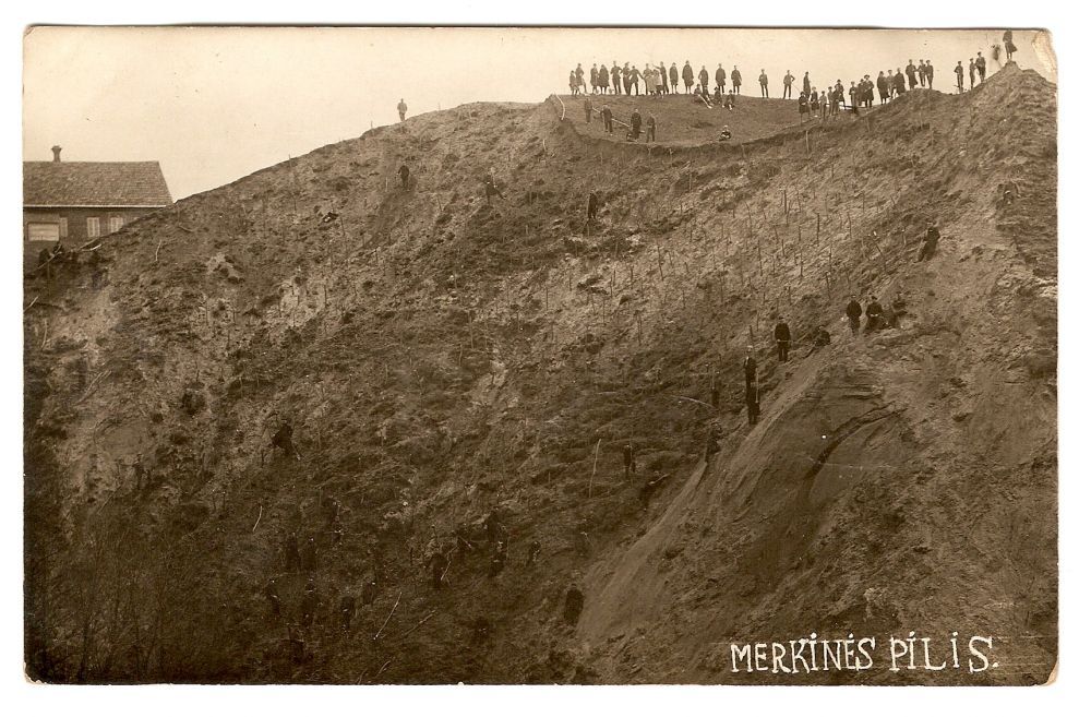 1000 akacijų Merkinės piliakalnyje 1935-aisiais