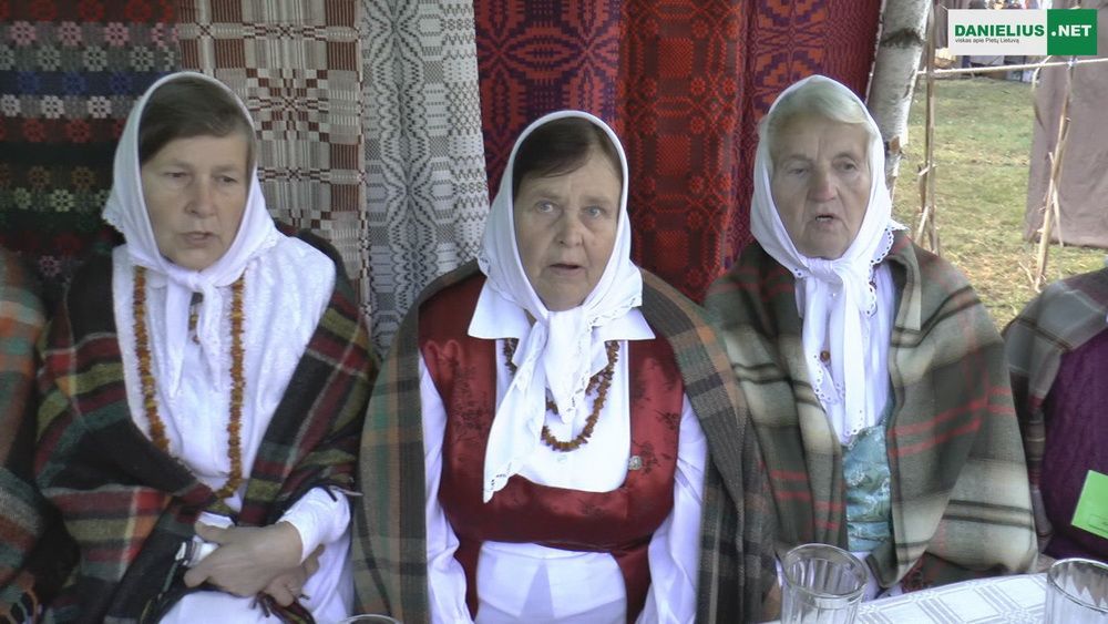 Marcinkonių kaimo etnografinio ansamblio daina (video)