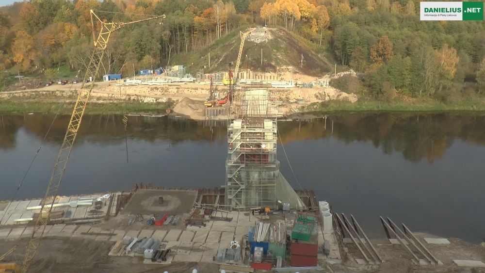 Statomo Alytaus pėsčiųjų-dviračių tilto per Nemuną vaizdai (video)