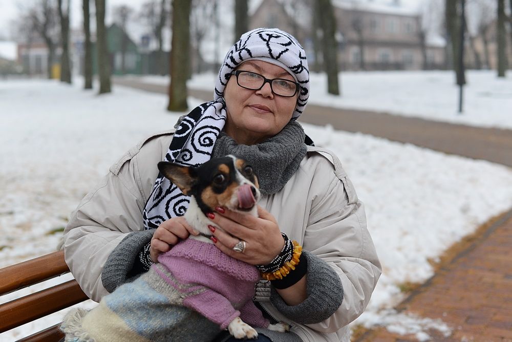 Jau daug metų nedirbanti daugiškė Irena Mikailionienė pragyvena iš valstybės paramos, bei “kupi-pradai” išmonės