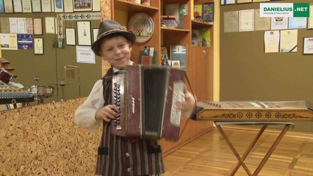 Talentingasis 10-ies metų “Tarškučio” muzikantas Nojus Nedzinskas (video)
