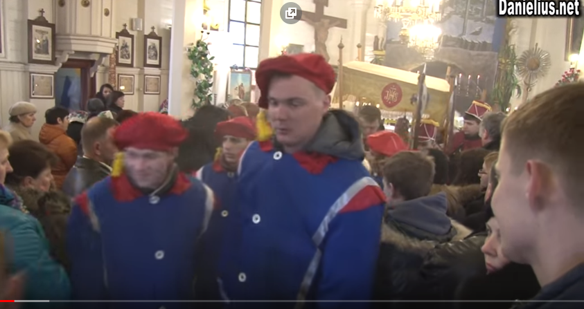 Šv. Velykų mišios Alovės Švč.Trejybės bažnyčioje (foto+video)