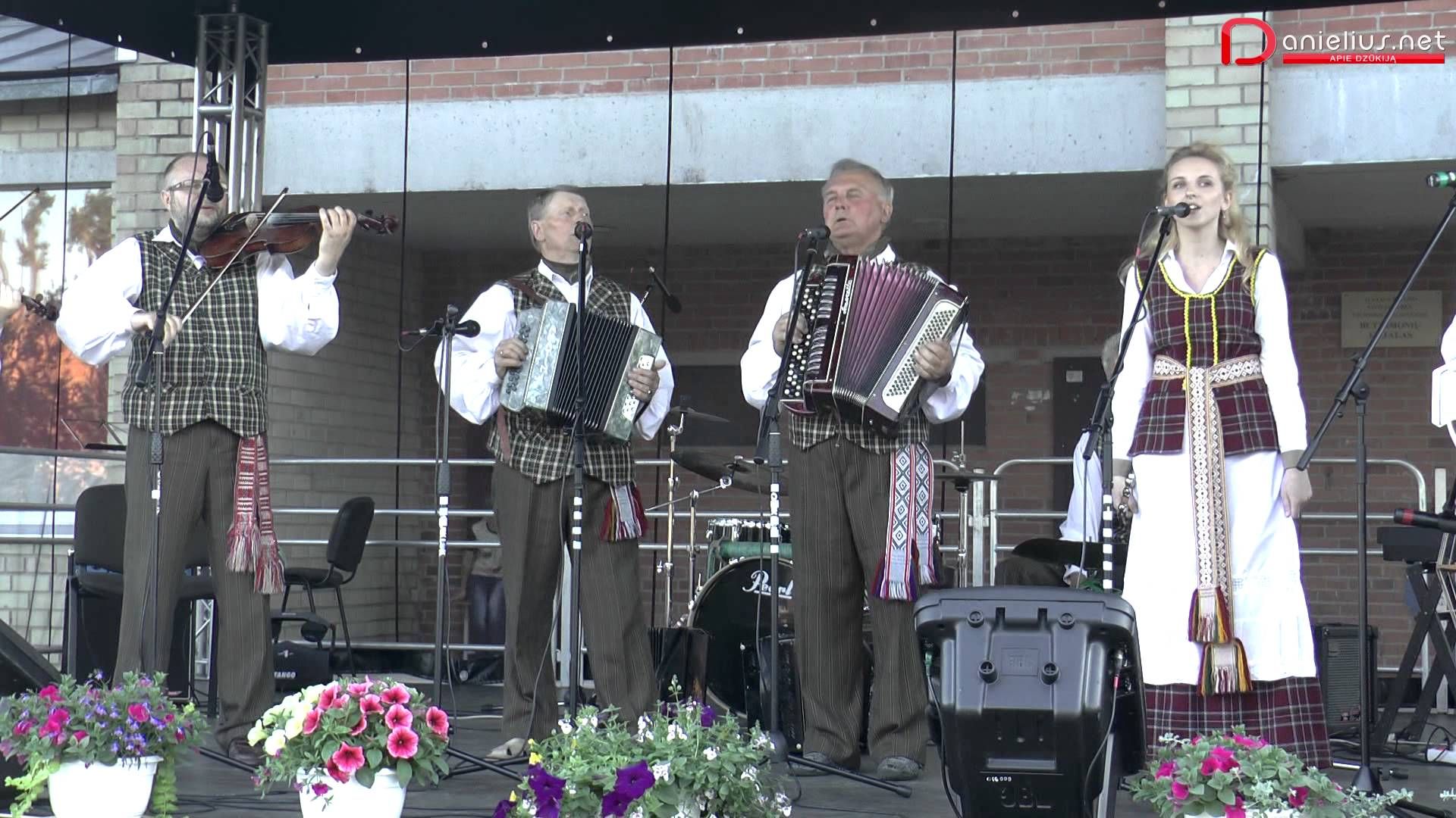 Pivašiūnų kaimo kapela (video)