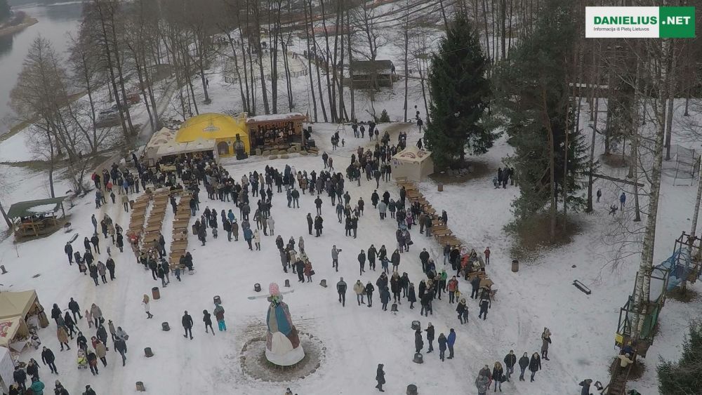 Užgavėnės Tarzanijoje (video)