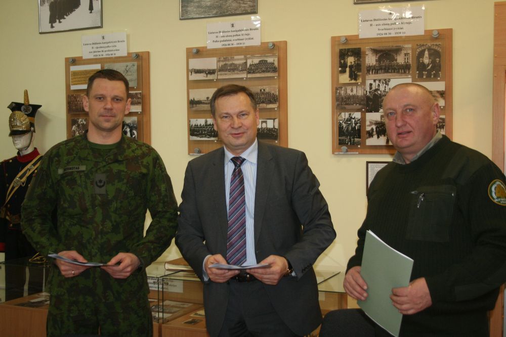 Lietuvos kariuomenė, miškų urėdija ir Alytaus rajono savivaldybė pasirašė susitarimą