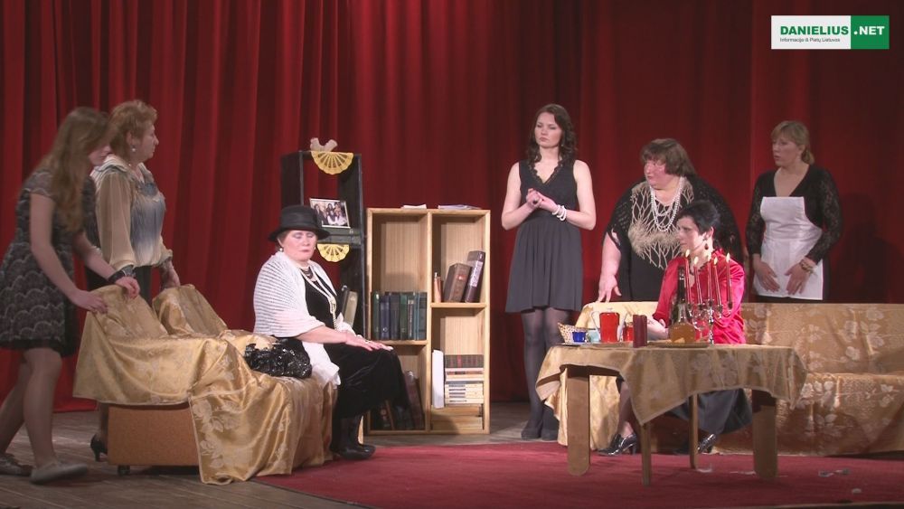 Žilinų teatro spektaklis “8 mylinčios moterys” (video)