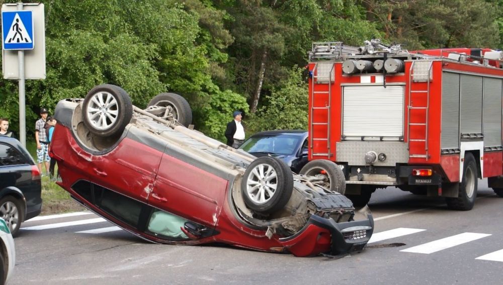 Toyota apvirto perėjoje prie “Dainavos” fabriko (foto)