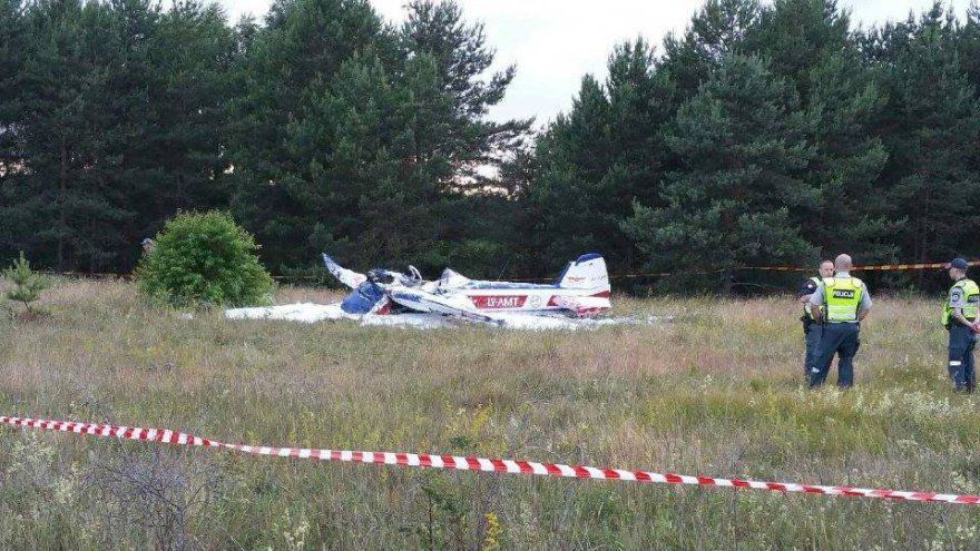 Alytaus aerodrome nukrito lėktuvas: atlikdamas akrobatinį triuką žuvo buvęs Seimo narys Vytautas Galvonas