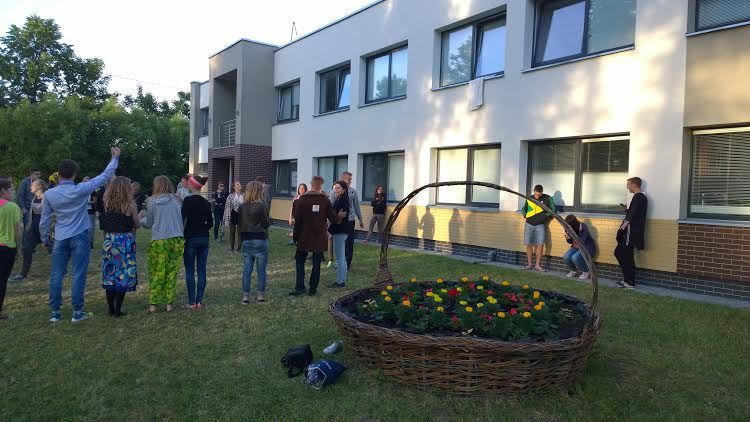 “Daugų krašto” amatų kiemelis pasipuošė dailia pintine