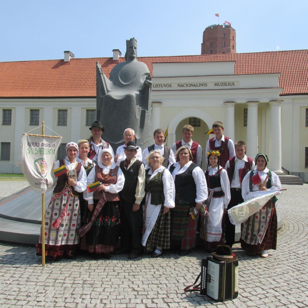 Alovės folkloro ansambliai dalyvavo tautinio kostiumo eitynėse Vilniuje (foto)