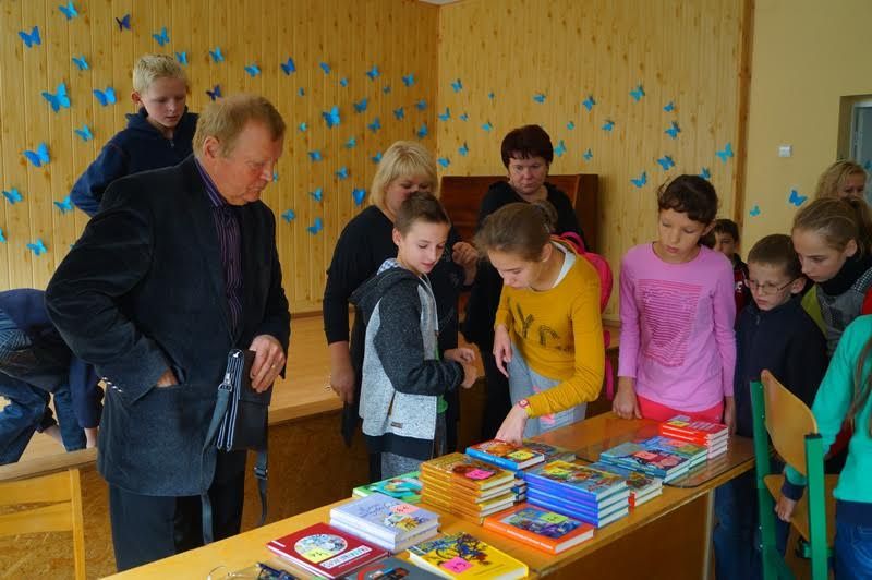 Vaikų rašytojas Vytautas Račickas lankėsi Marcinkonyse