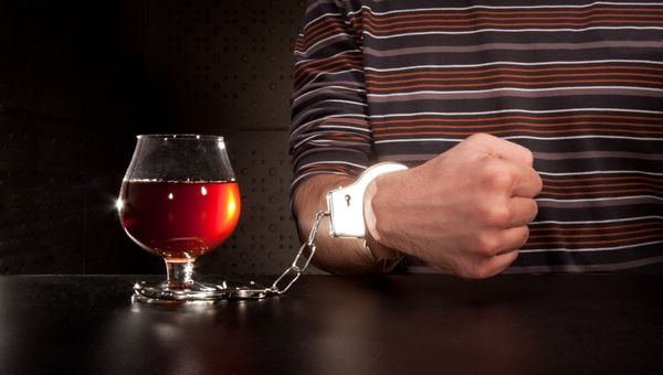 Alytaus rajono savivaldybė kviečia diskutuoti, kaip įveikti priklausomybę alkoholiui
