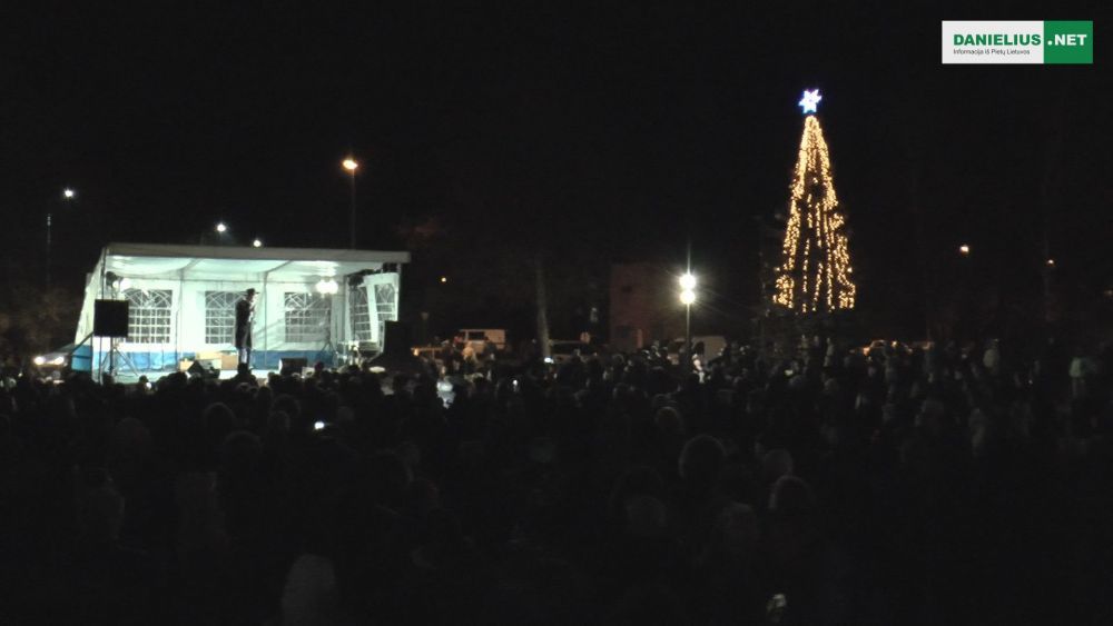 Pirmasis Alytus įžiebė Kalėdų eglutę! (video)