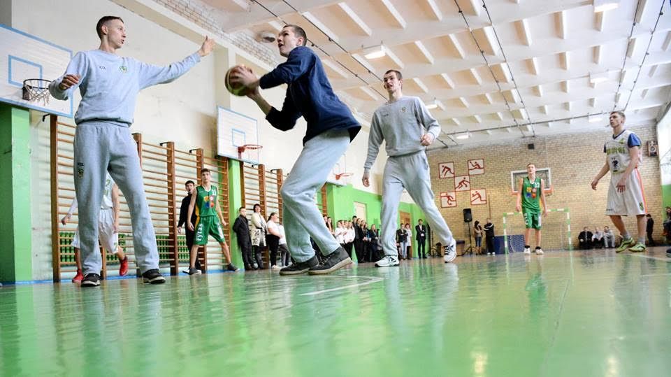 Daugų Vlado Mirono gimnazijoje lankėsi Alytaus „Dzūkijos” komandos krepšininkai