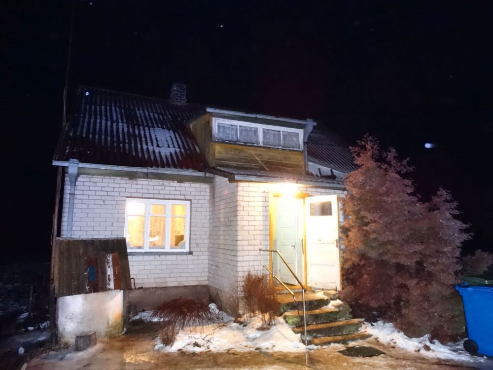 Pivašiūnų seniūnijoje name rastas vyro lavonas, dar du vyriškiai komoje…