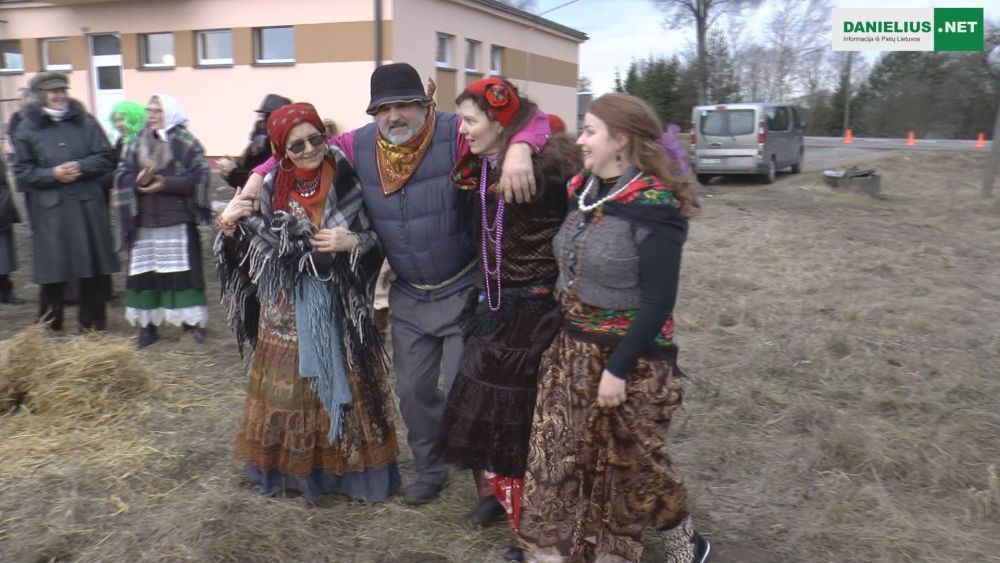 Užgavėnės Mikalavo kaime (video)