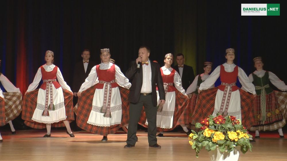 Iškilmingas Vasario 16-osios minėjimas Dauguose (video)