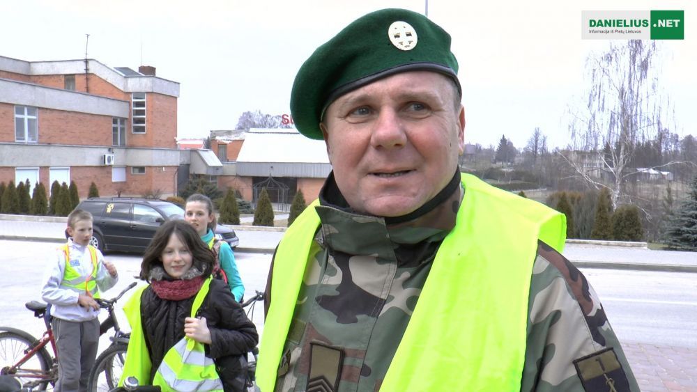 Daugų šauliai dviračiais aplankė partizano V. Voverio-Žaibo žūties vietą (video)