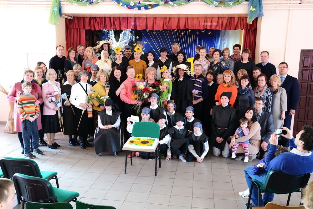 22-asis teatro festivalis Simno spec.mokykloje. Vaidinimas “Saulėgrąža” (video+foto)