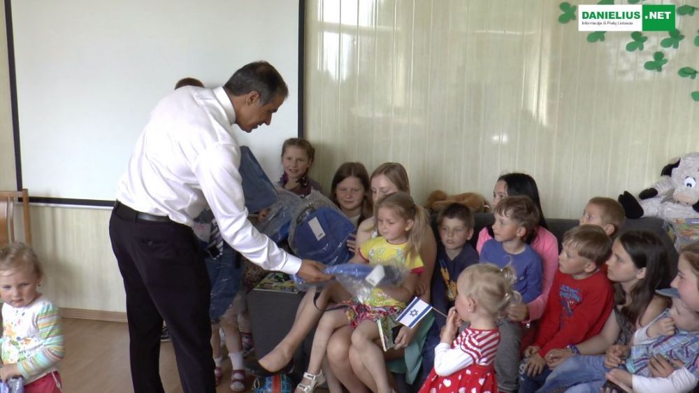 Izraelio ambasadoriaus Lietuvoje dovanos Rimėnų vaikų dienos centrui (video)
