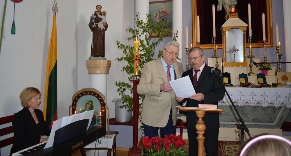 Babriškių bažnyčioje Virgilijus Noreika giedojo kartu su Antanu Laugaliu (video)