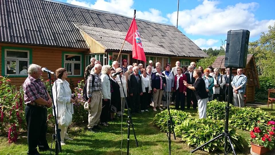 Partizaniškų dainų ir prisiminimų vakaras Kasčiūnų kaime (foto)