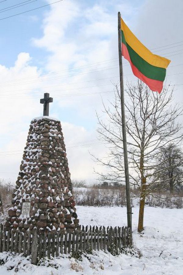 Jau 1958 metų Vasario 16-ąją  Meškučių kaime plazdėjo Lietuvos trispalvė!