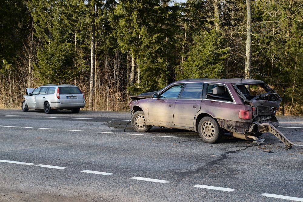 Alytaus-Daugų kelyje susidūrė trys automobiliai (foto)