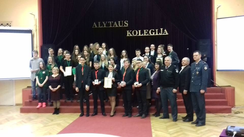 Butrimonių gimnazistai – teisinių žinių konkurso „Temidė“ apskrities etapo Alytuje nugalėtojai