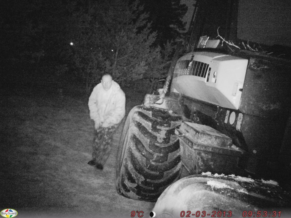 Stebėjimo kameros užfiksavo dyzeliną vogusį vyrą