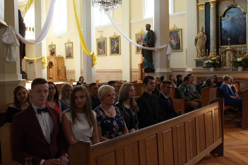 Pivašiūnų gimnazijos 59-osios laidos abiturientams nuaidėjo paskutinis skambutis (foto)