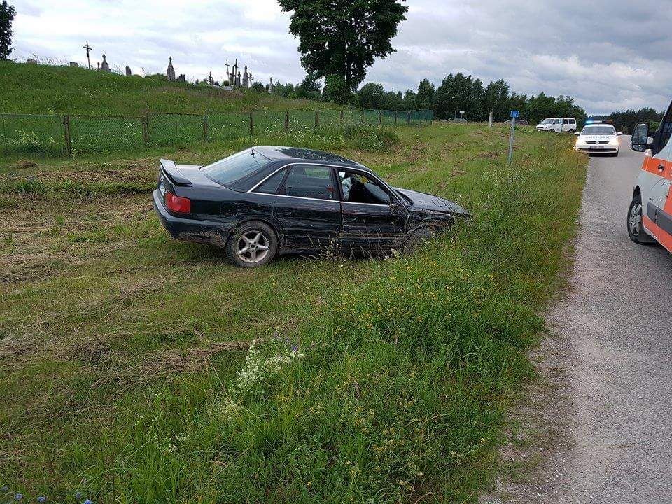 Prie Kančėnų kaimo susidūrė du “Audi” automobiliai
