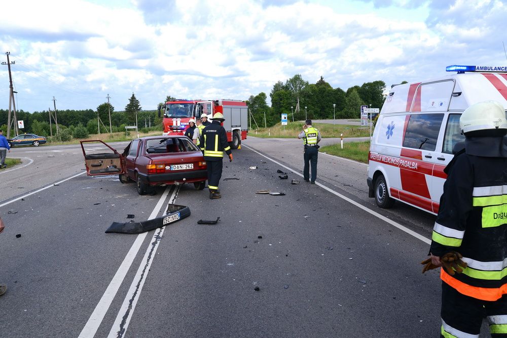 Avarija prie Daugų sukėlė daug klaustukų: vairuotojas be teisių, koks greitis?