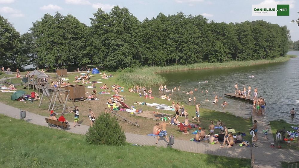 Smagios maudynės Daugų ežere (video)