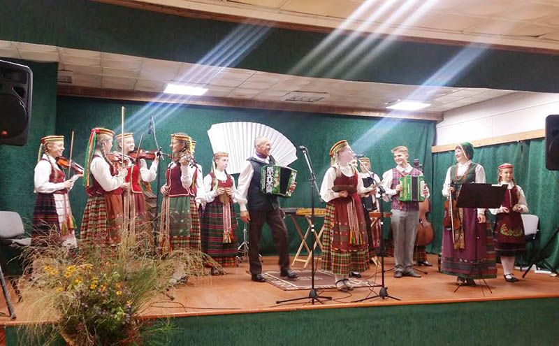 Spalio 6-ąją Alovėje ir vėl koncertuos armonikieriai (video)