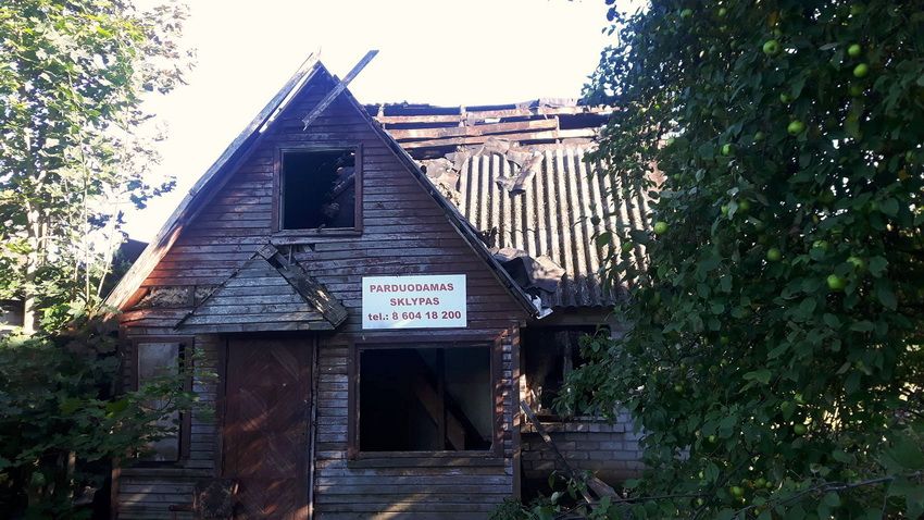 Alytuje degė Putinų vaizdingiausioje vietoje esantis namas