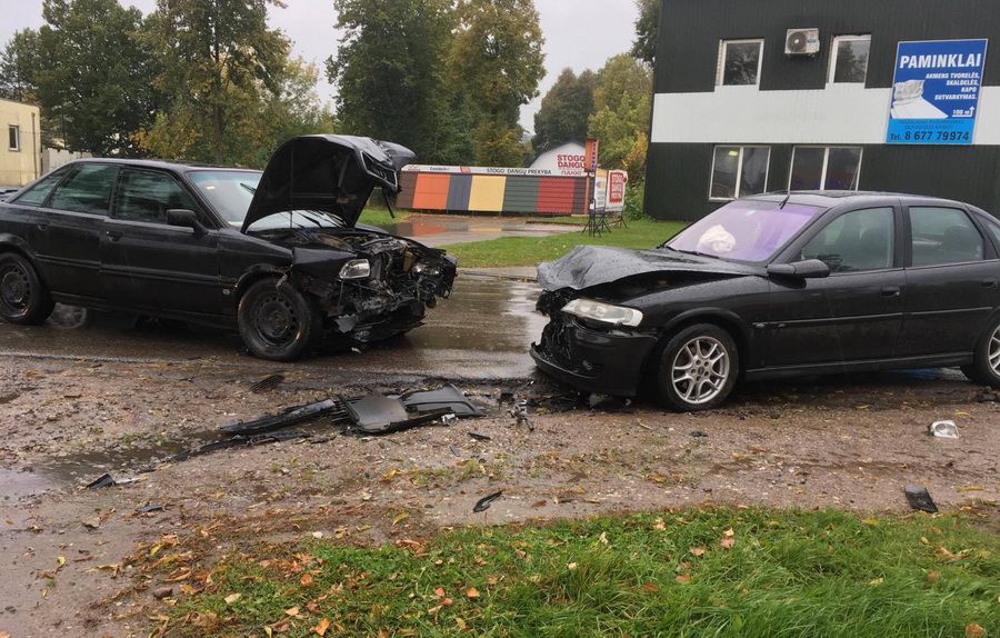 Kepyklos gatvėje susidūrė “Audi” ir “Opel” automobiliai (foto)