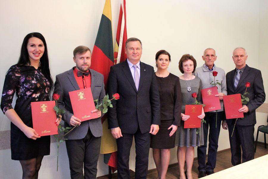 Padėkota už darbą, įteiktos padėkos ir premijos