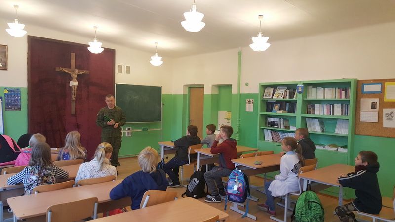 Pivašiūnų gimnazijoje lankėsi Ulonų bataliono kariai