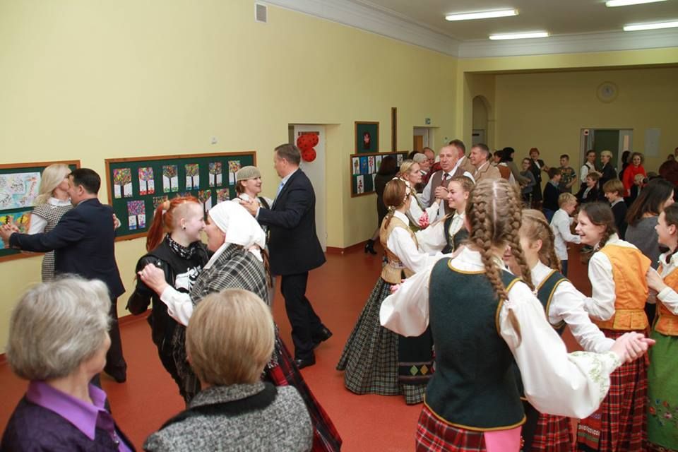 Daugų Vlado Mirono gimnazijos bendruomenė paminėjo parapinės mokyklos 240 metų sukaktį