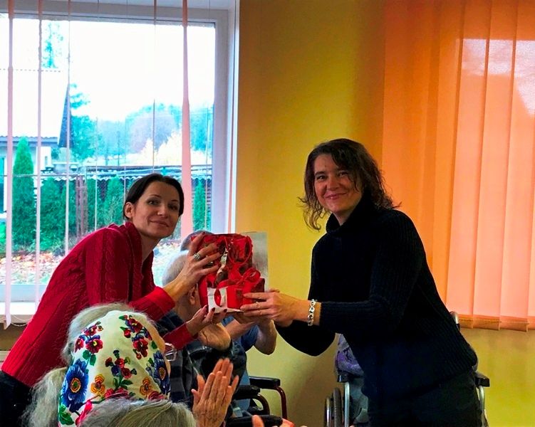 Alytaus r. meno ir sporto m-klos mokiniai koncertavo Miroslavo globos namuose
