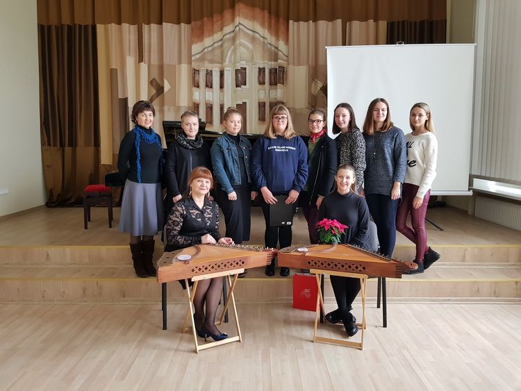 Alytaus r. meno ir sporto mokykloje apsilankė buvusi mokinė Vaida Luckutė