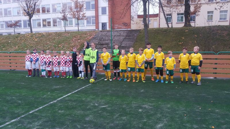 Atidaryta nauja sporto aikštelė Daugų Vlado Mirono gimnazijoje