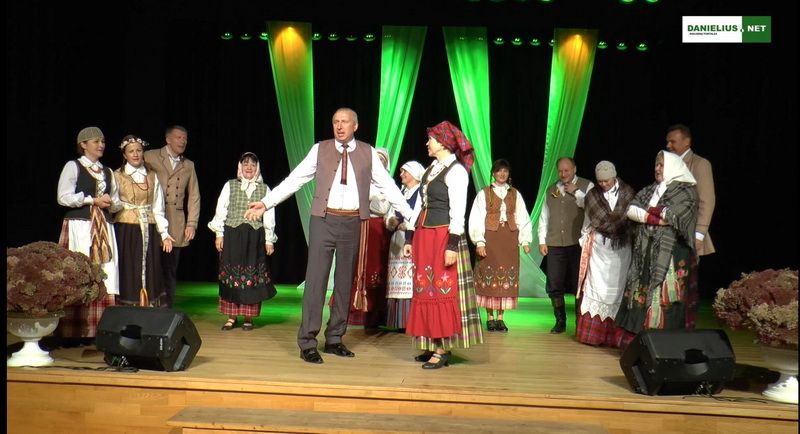 Daugų Vlado Mirono gimnazijos mokytojų folkloro ansamblis (video)