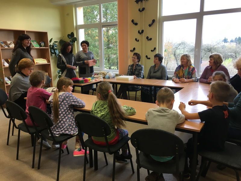 Krokialaukio bibliotekoje – edukacinis užsiėmimas “ Darbeliai iš vilnos“ (foto)
