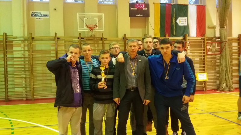 Daugų Vlado Mirono gimnazijos krepšininkai tarptautiniame turnyre