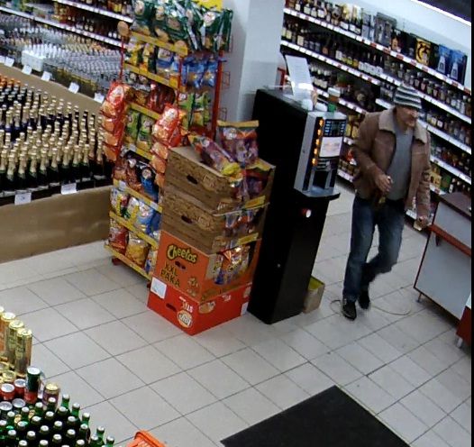 Kas pavogė du butelius viskio? Gal atpažįstate?