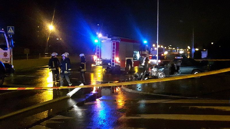Alytaus Naujojoje gatvėje automobilių lenktynės baigėsi skaudžia avarija (foto)