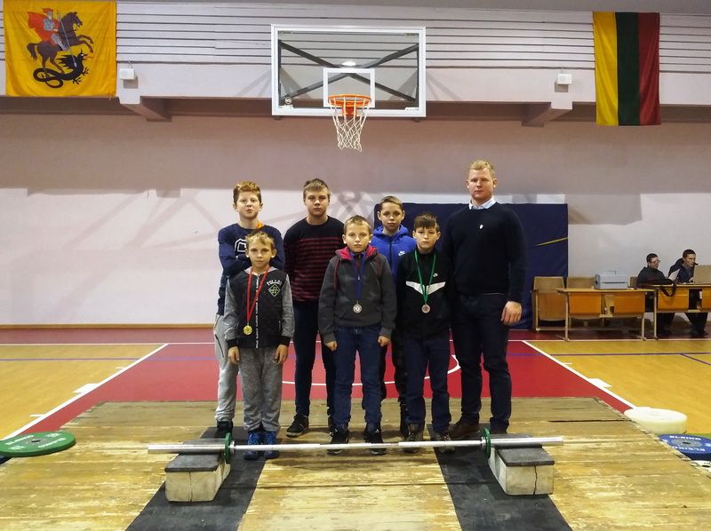 Alytaus r. meno ir sporto mokyklos sunkiaatlečiai skina medalius